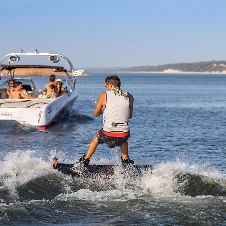 Ap Lago Montargil - Conference & Spa Ngoại thất bức ảnh A wakeboarder