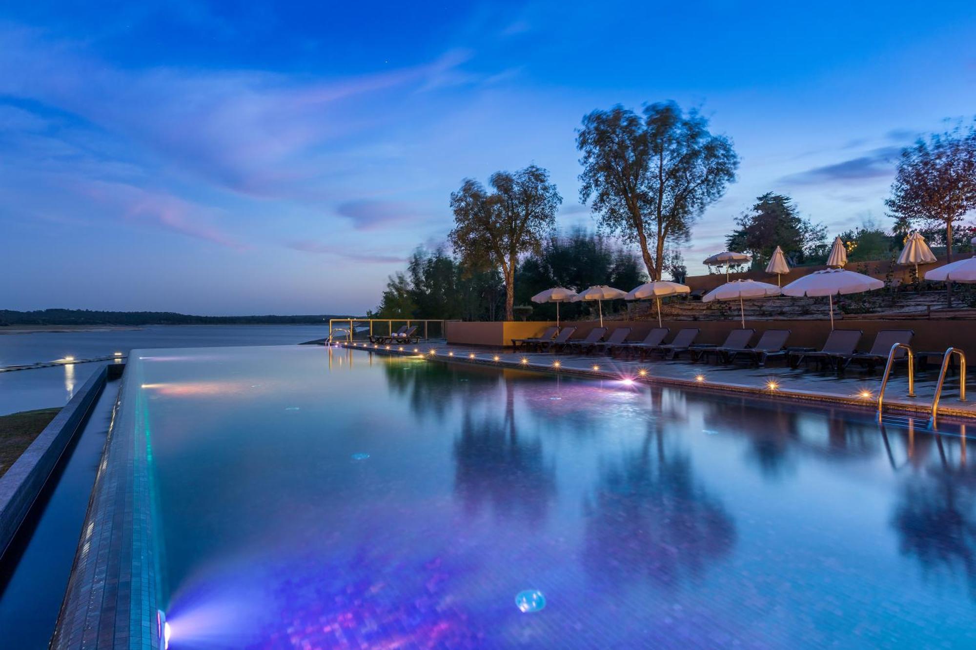 Ap Lago Montargil - Conference & Spa Ngoại thất bức ảnh The pool at the hotel