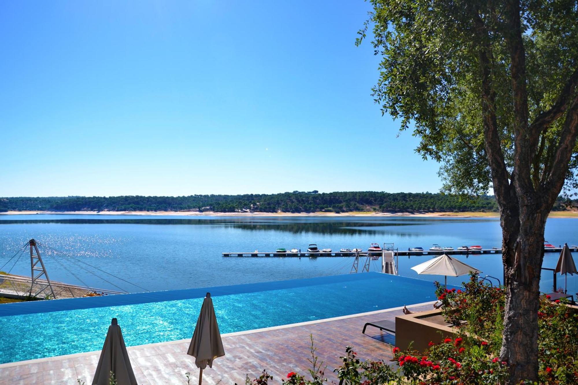 Ap Lago Montargil - Conference & Spa Ngoại thất bức ảnh View of the lake